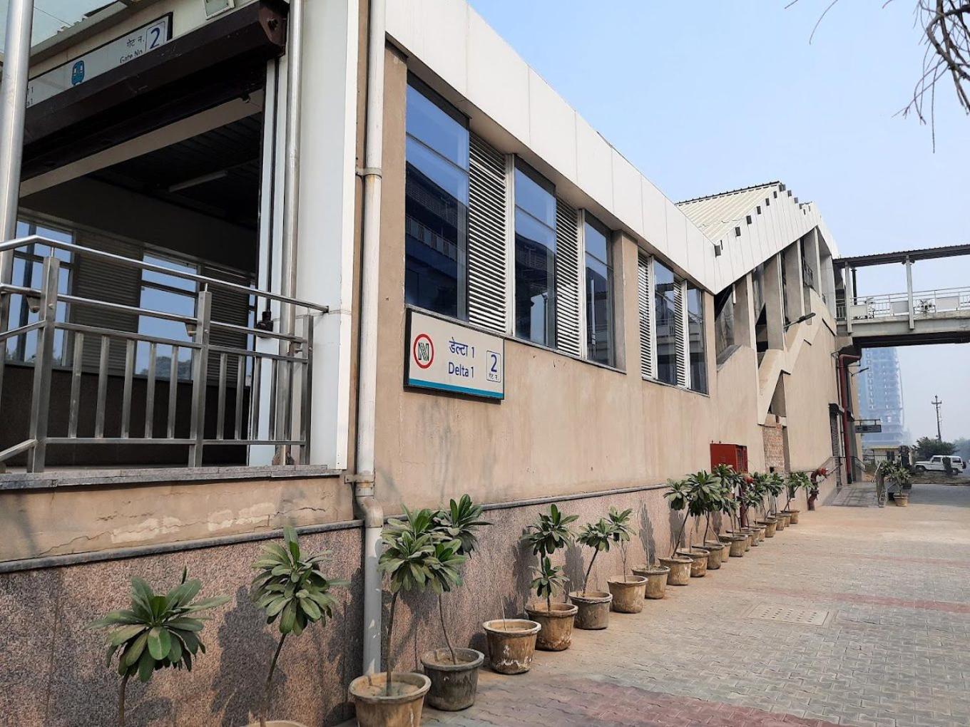 Metro Connected Homestay with Parkview view 4