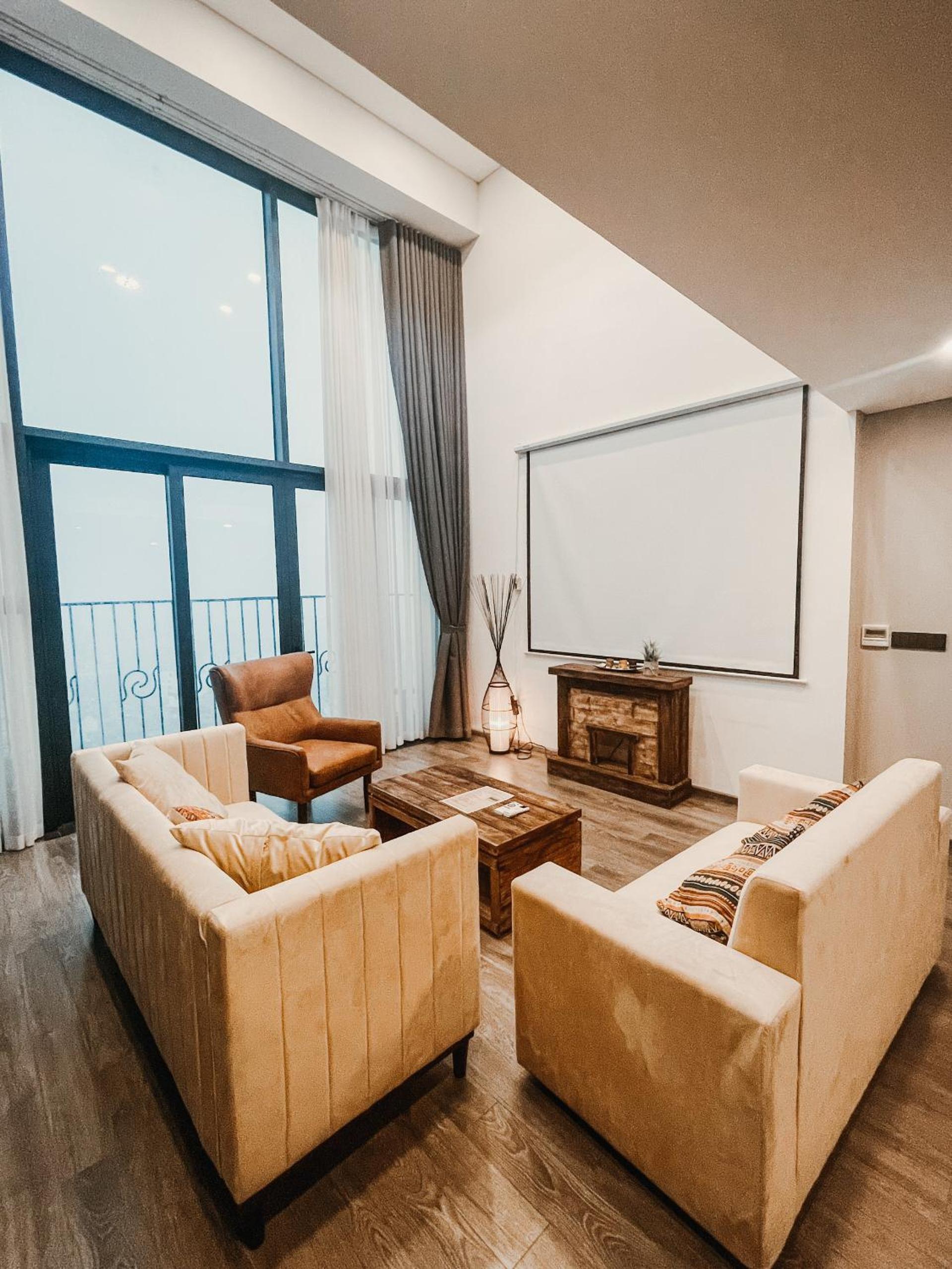 PENTSTUDIO_5Stars_Westlake_Luxury