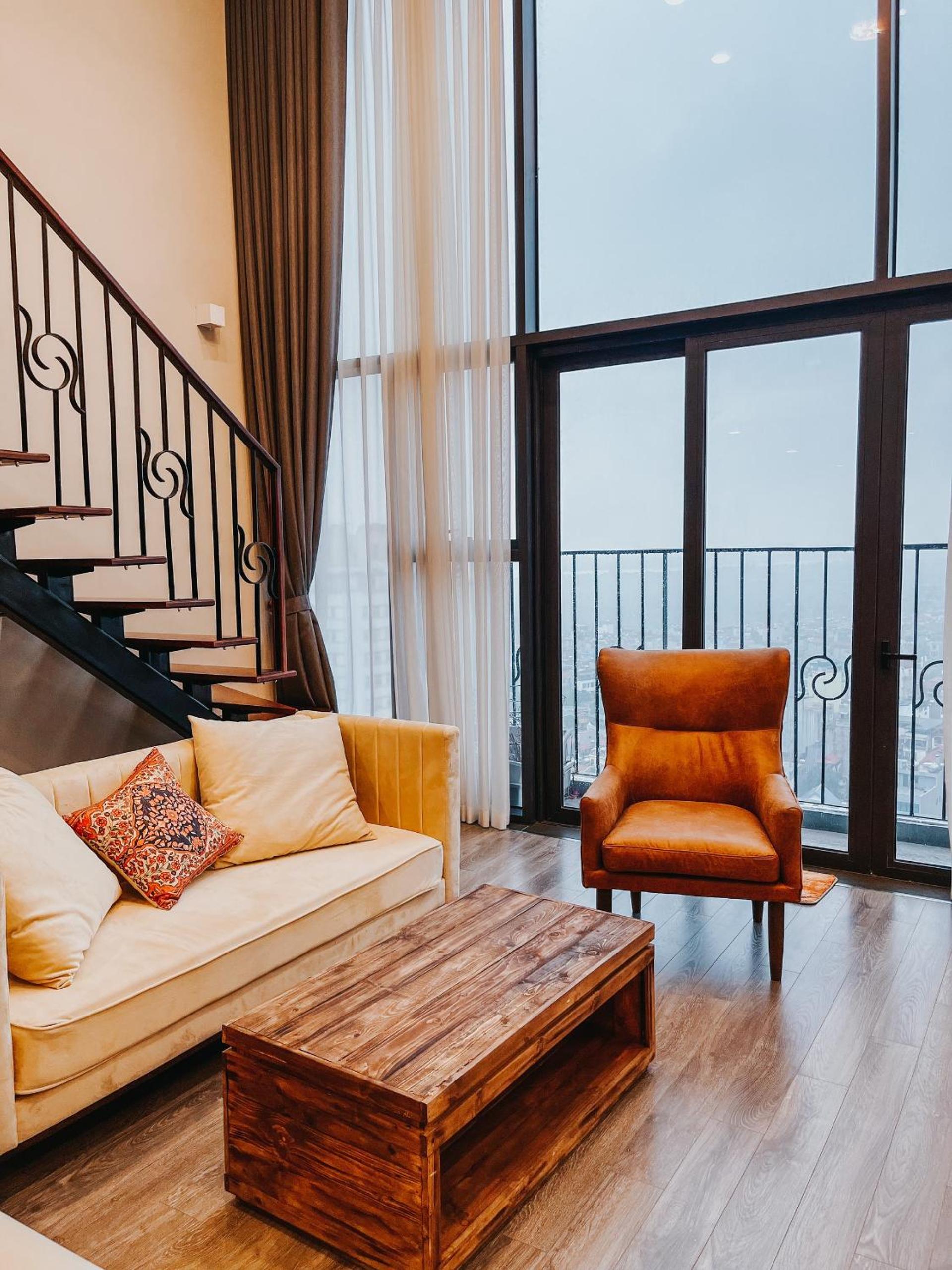 PENTSTUDIO_5Stars_Westlake_Luxury
