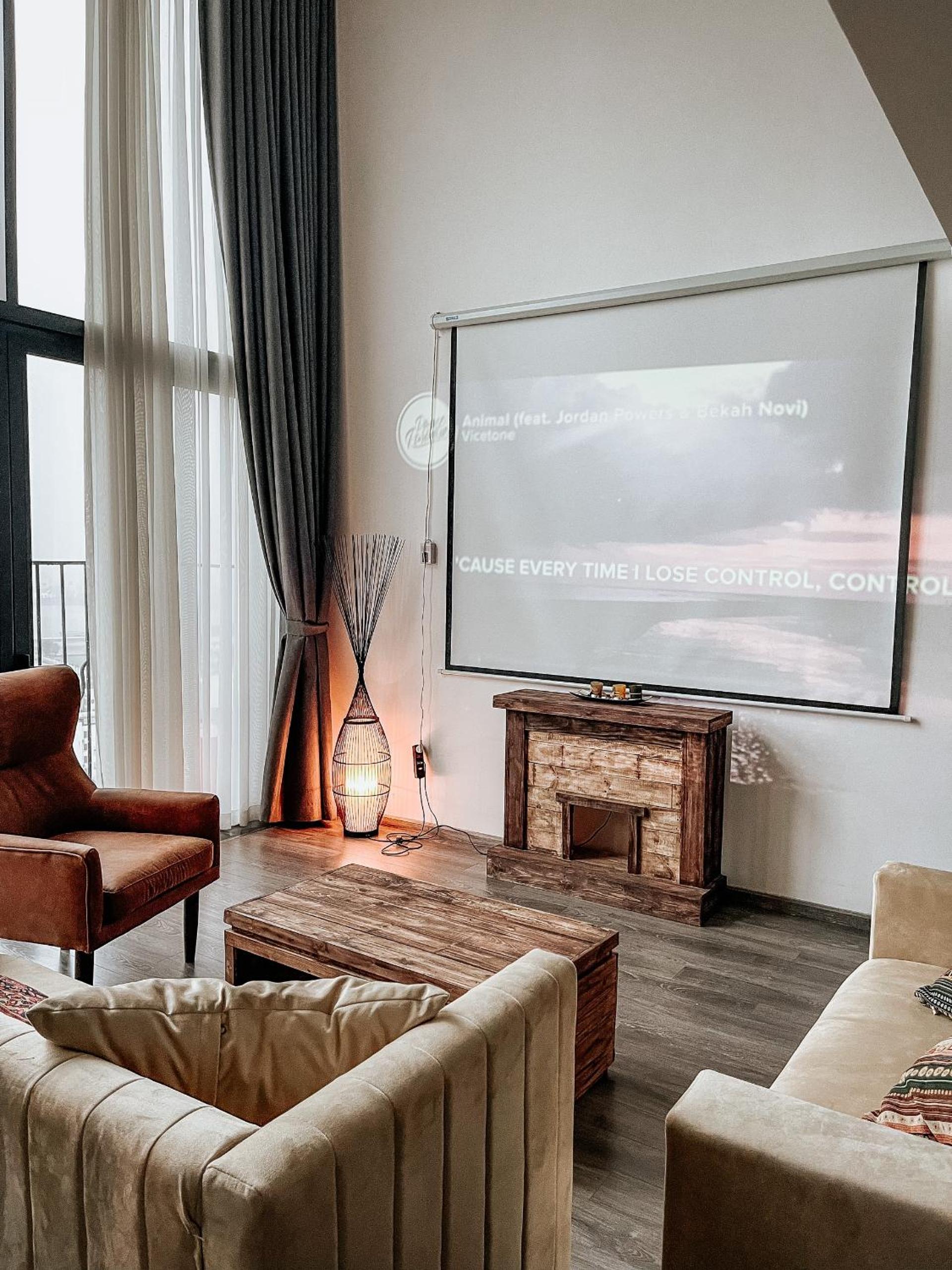 PENTSTUDIO_5Stars_Westlake_Luxury