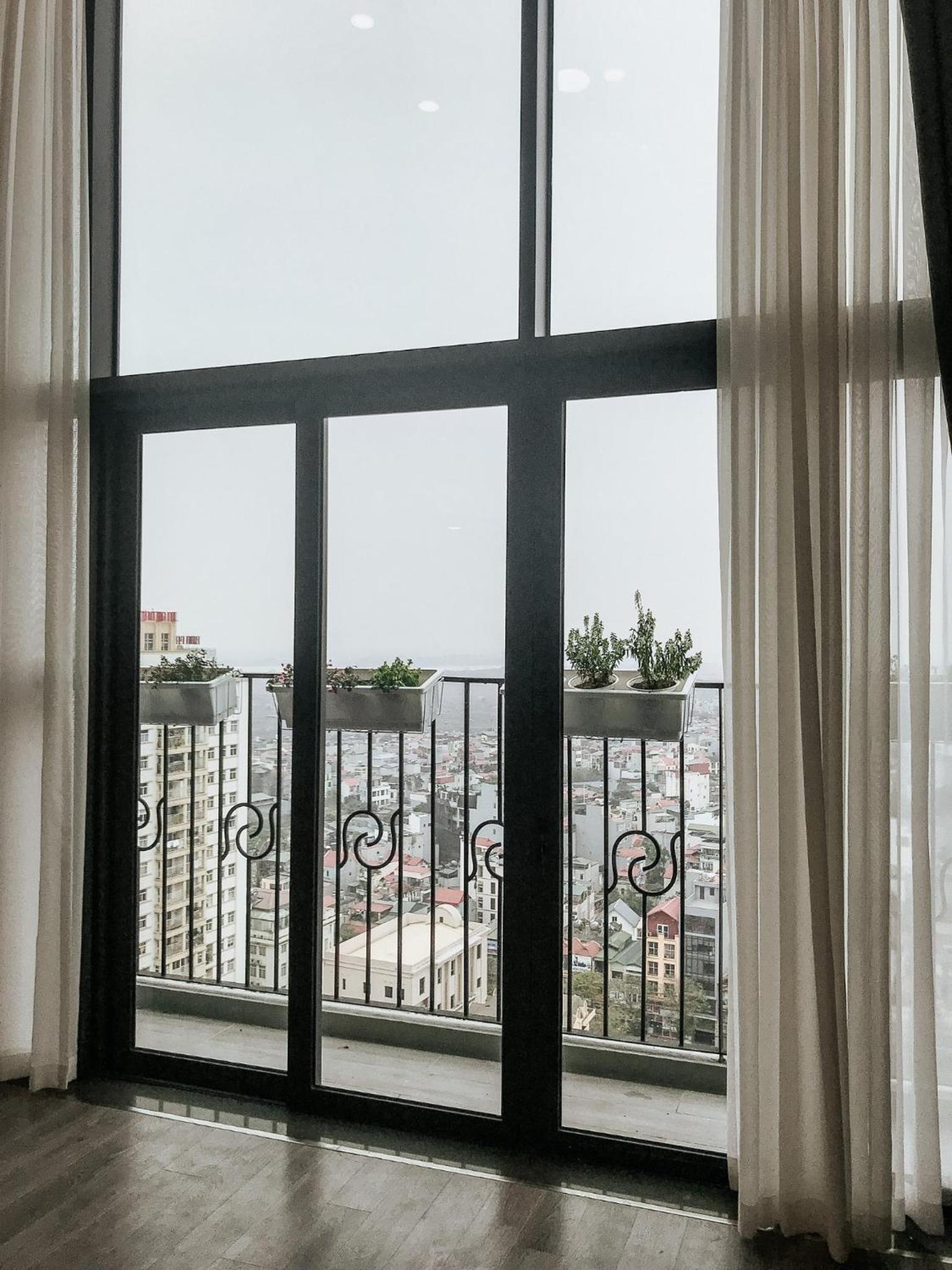 PENTSTUDIO_5Stars_Westlake_Luxury
