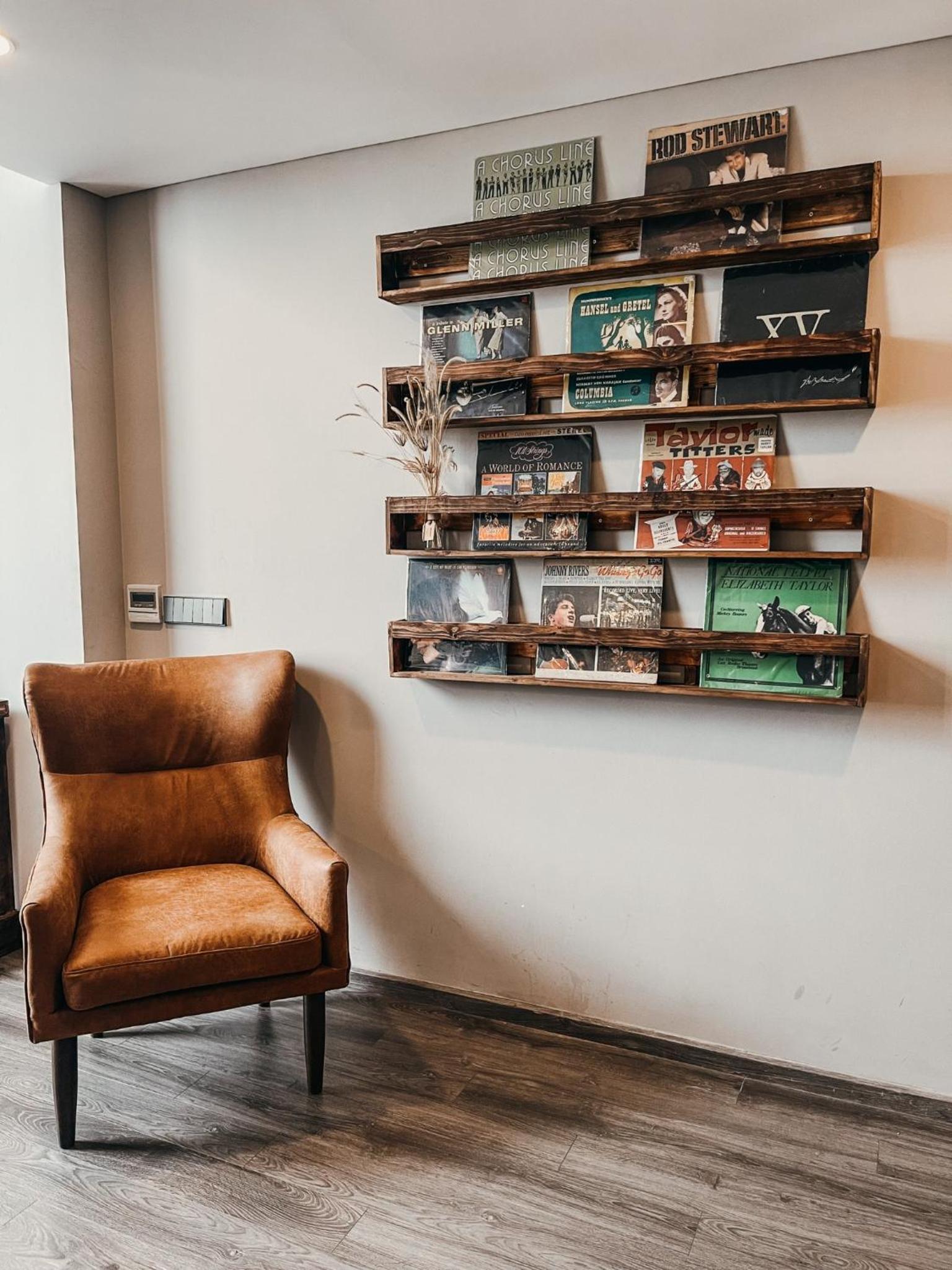 PENTSTUDIO_5Stars_Westlake_Luxury
