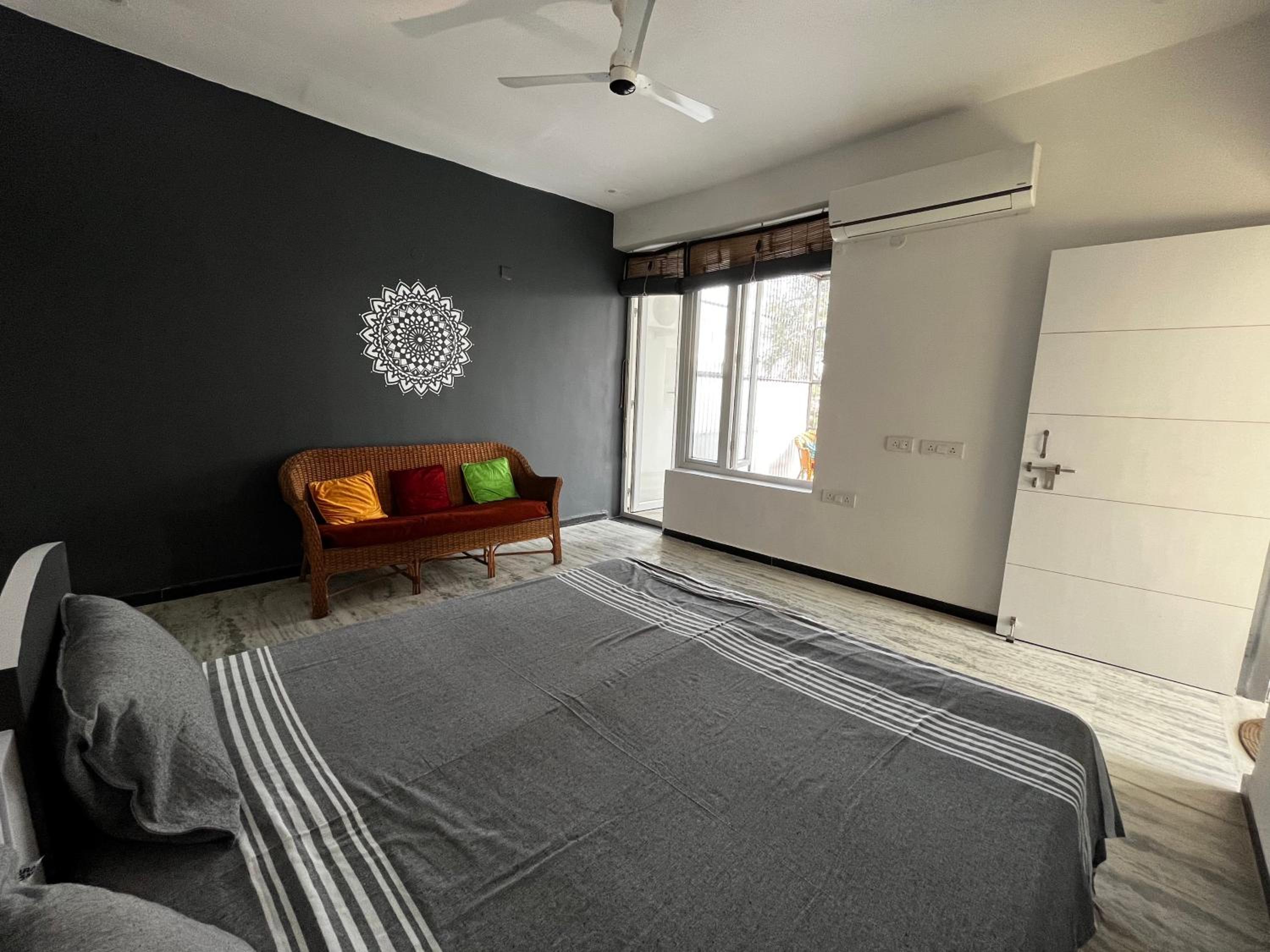 Metro Connected Homestay with Parkview view 5