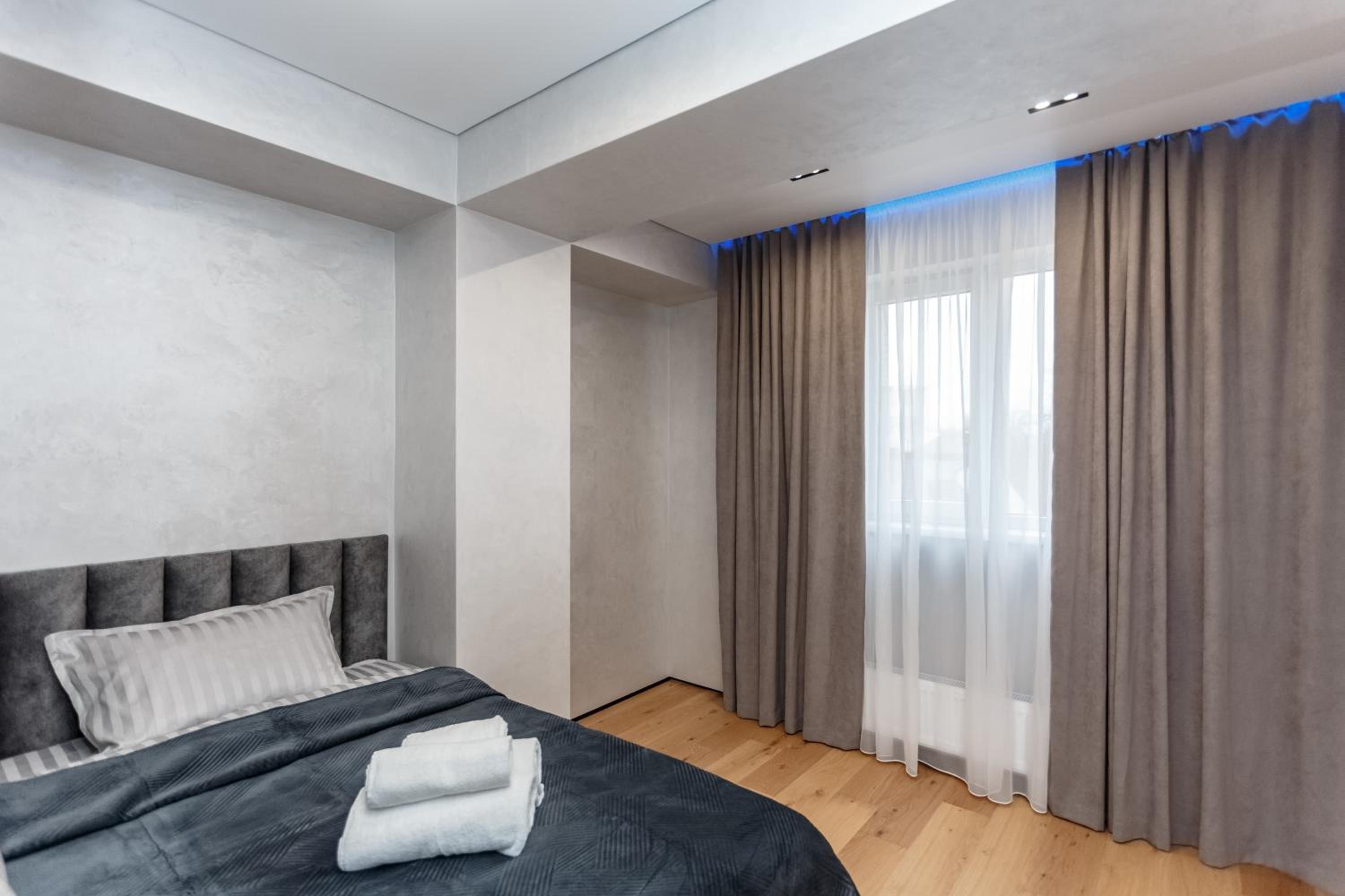 Modern NEW Apart 2 bedroom City Center view 3