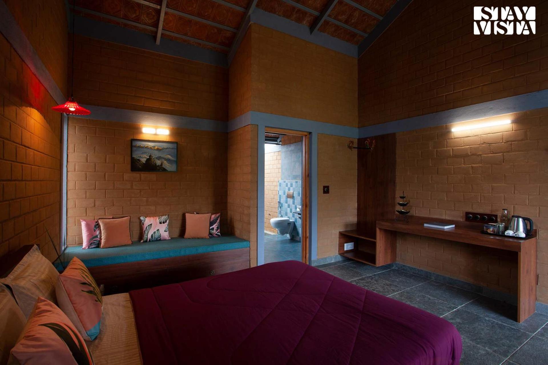 StayVista at Sunnyside Farmstay with Bonfire & Lawn