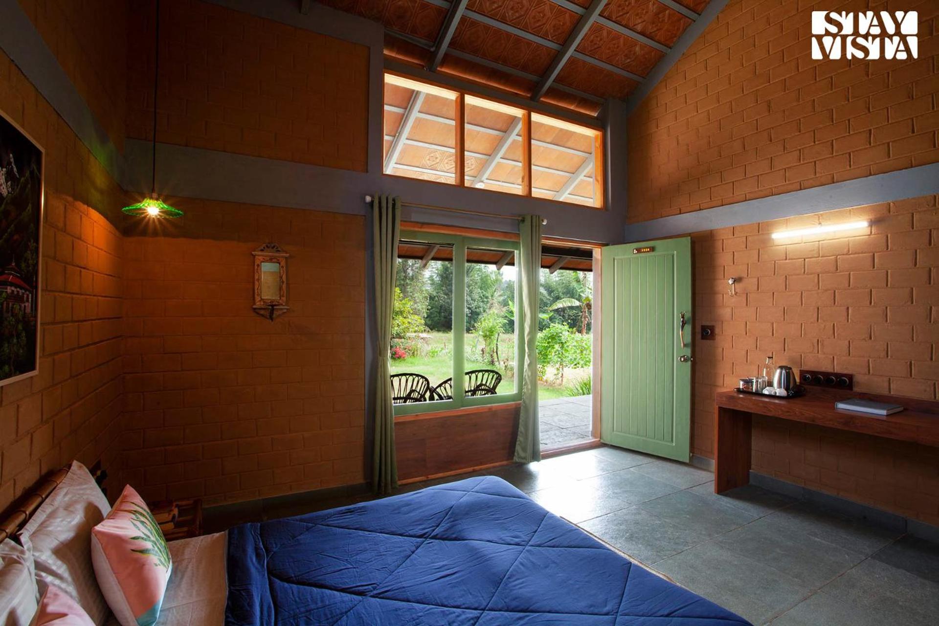 StayVista at Sunnyside Farmstay with Bonfire & Lawn