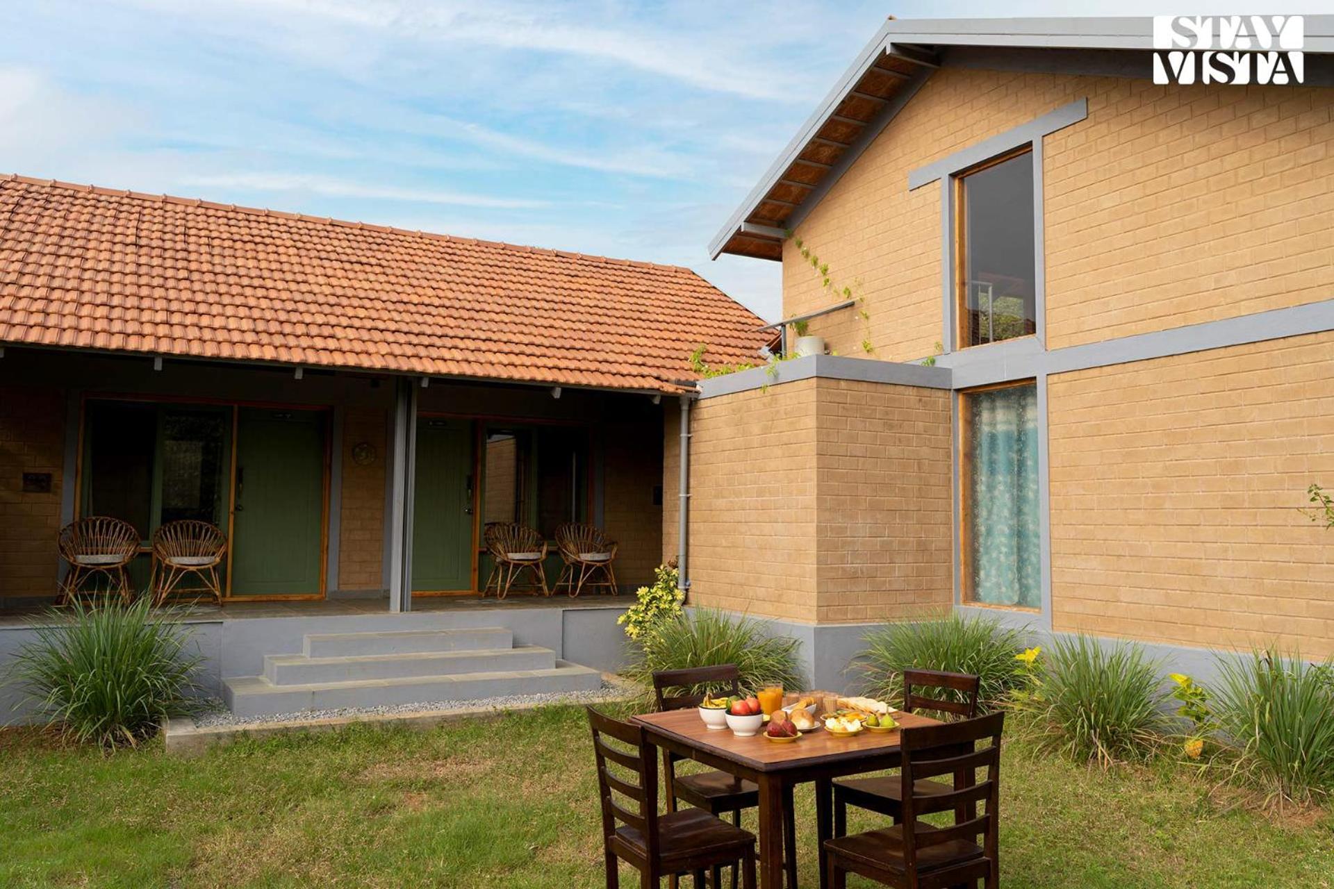 StayVista at Sunnyside Farmstay with Bonfire & Lawn