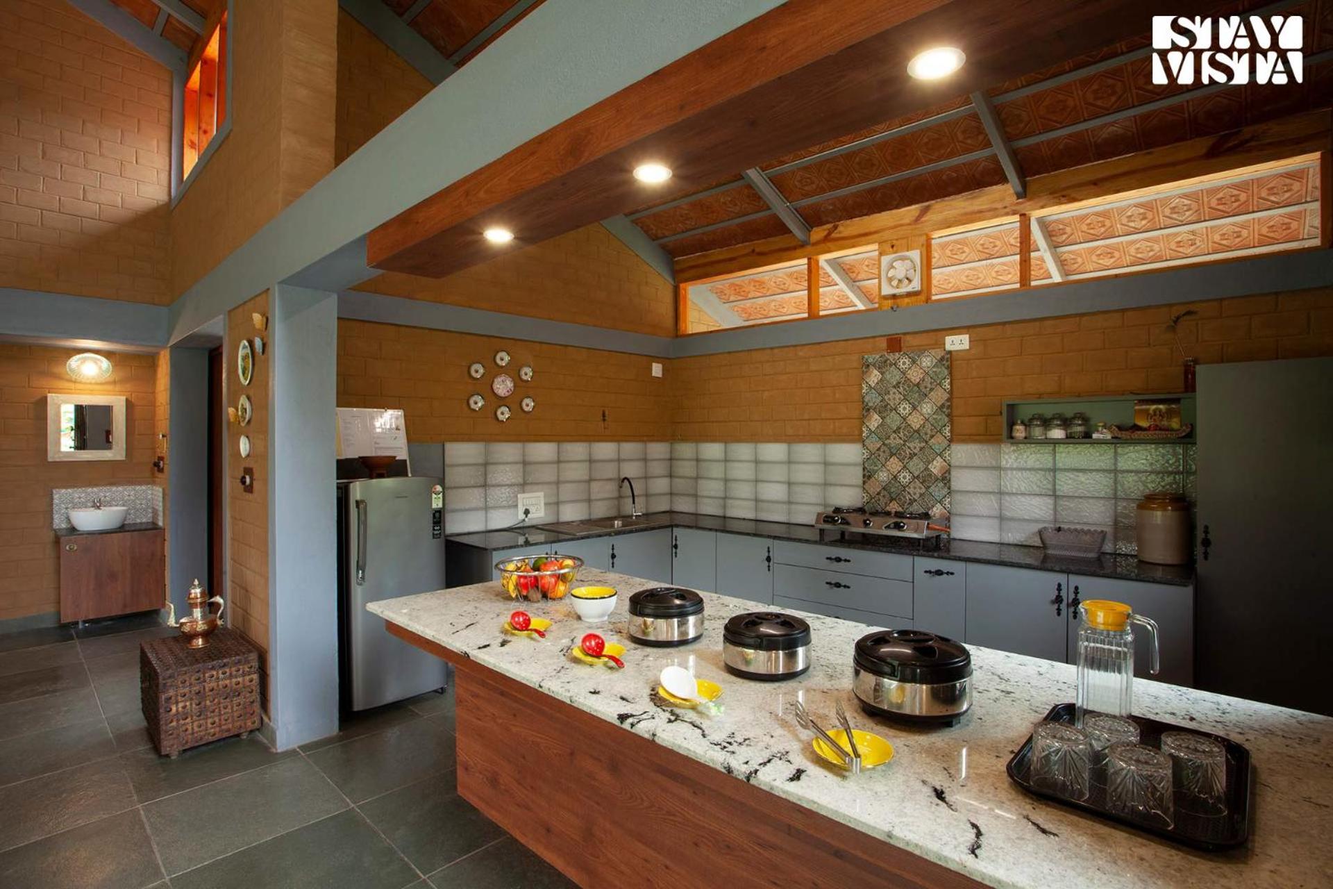StayVista at Sunnyside Farmstay with Bonfire & Lawn