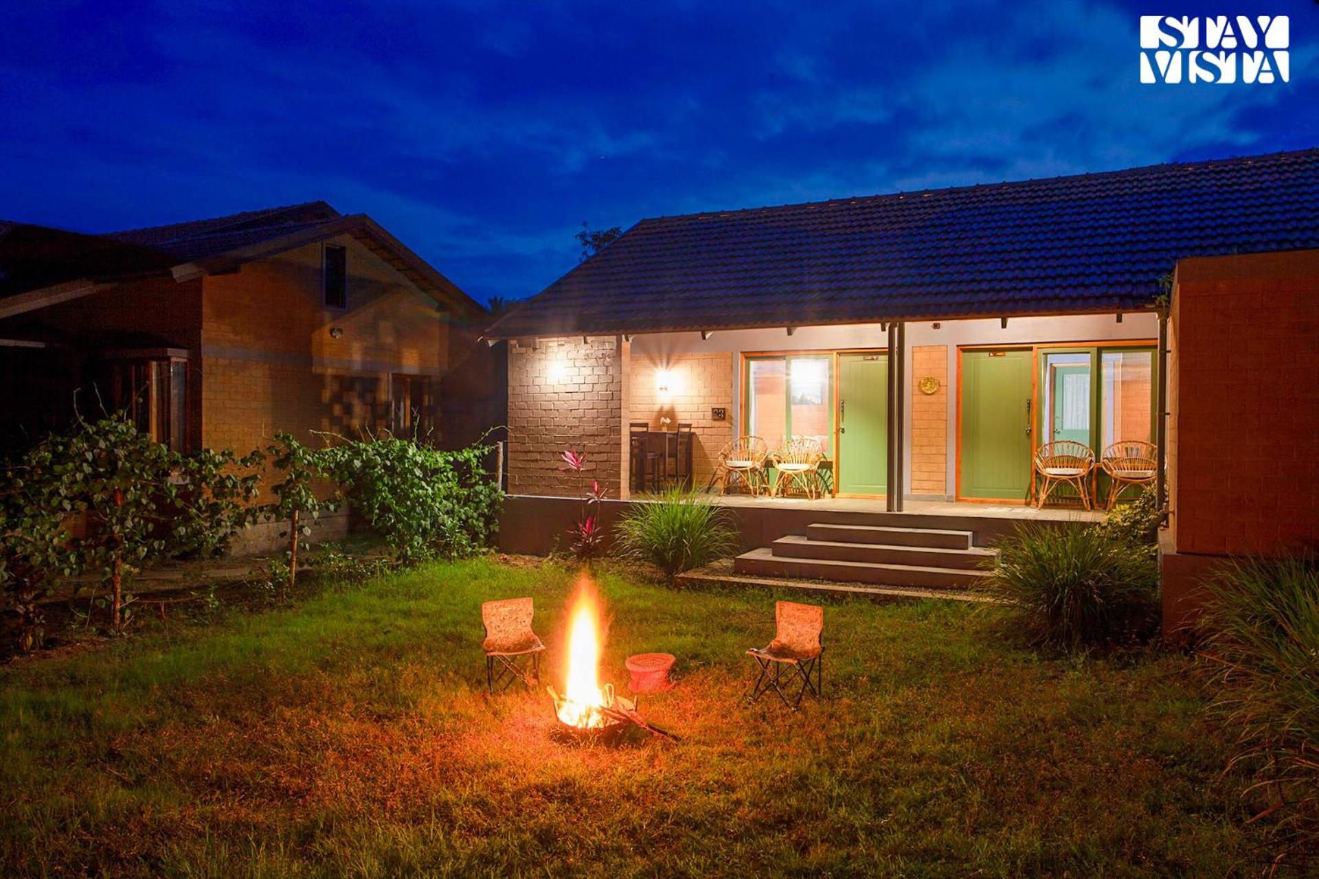 StayVista at Sunnyside Farmstay with Bonfire & Lawn