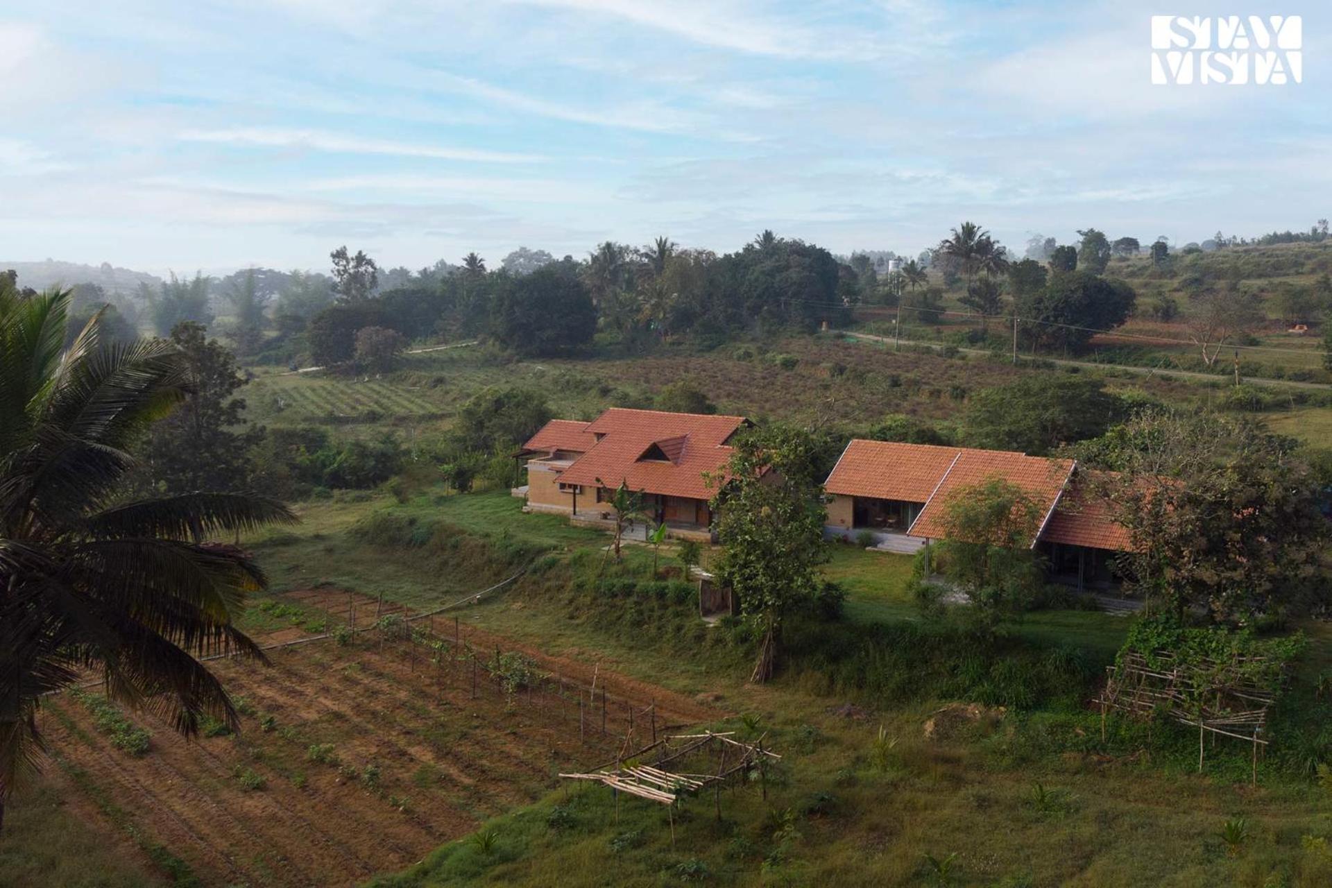 StayVista at Sunnyside Farmstay with Bonfire & Lawn
