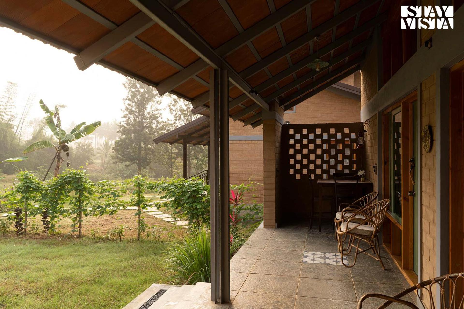 StayVista at Sunnyside Farmstay with Bonfire & Lawn