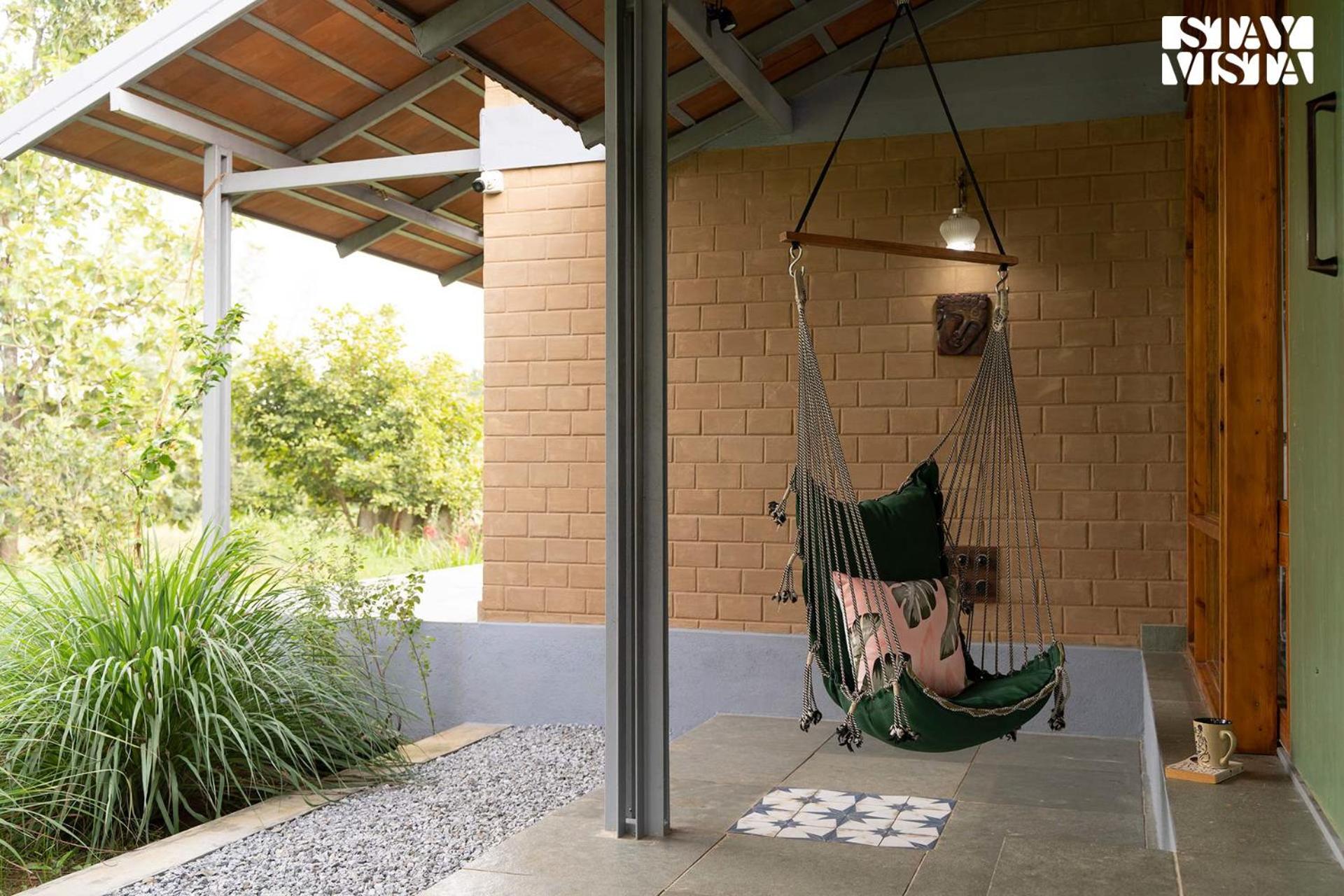 StayVista at Sunnyside Farmstay with Bonfire & Lawn