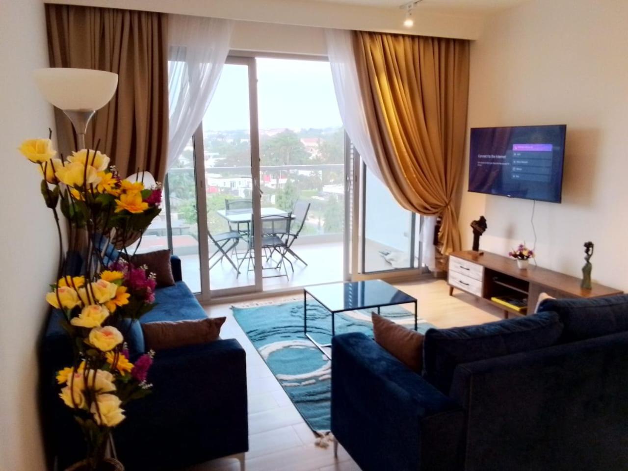1 BDR 74SQM Luxury APT with separate Bedroom Pool, Gym, Balcony, King Size Bed Cantonments view 2