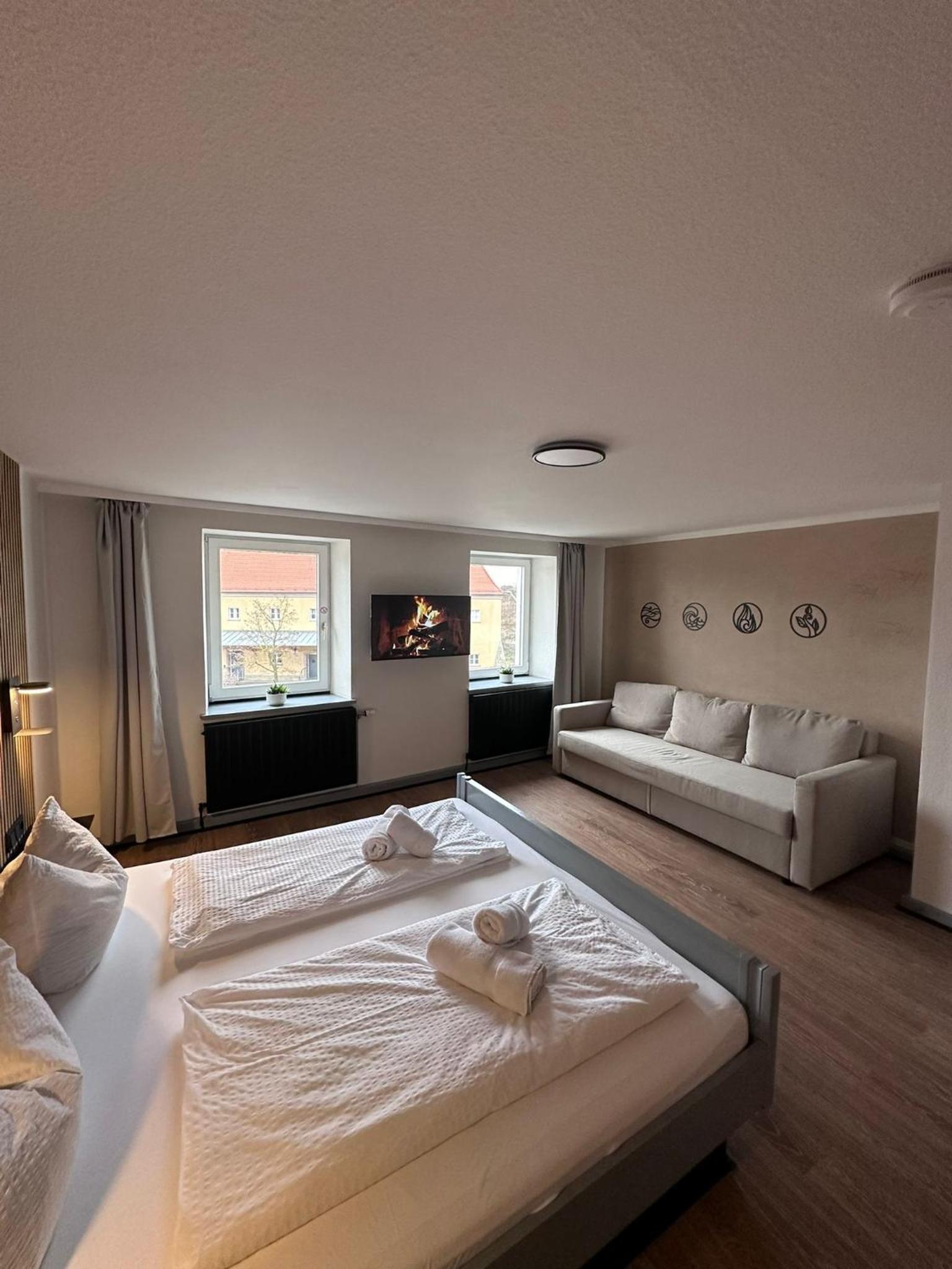 Gasthof zum goldenen Schiff - Historisches Hotel mit Frühstück & Self-Check-in