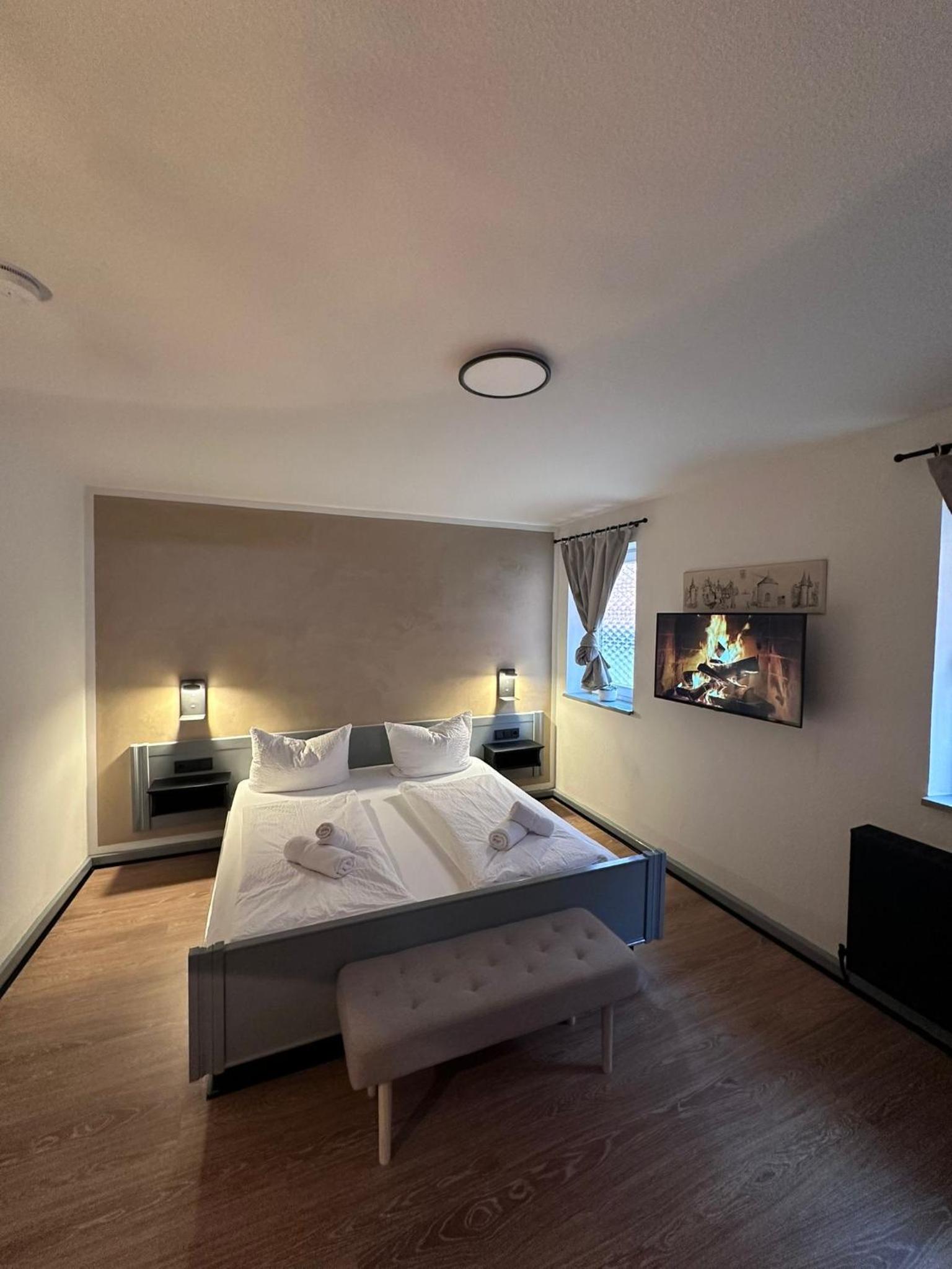Gasthof zum goldenen Schiff - Historisches Hotel mit Frühstück & Self-Check-in