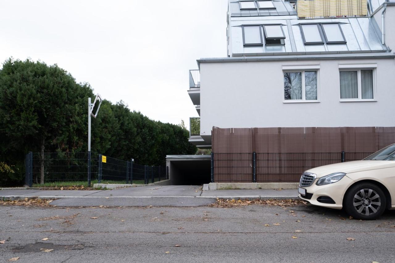 Modern apartment with garden near city center