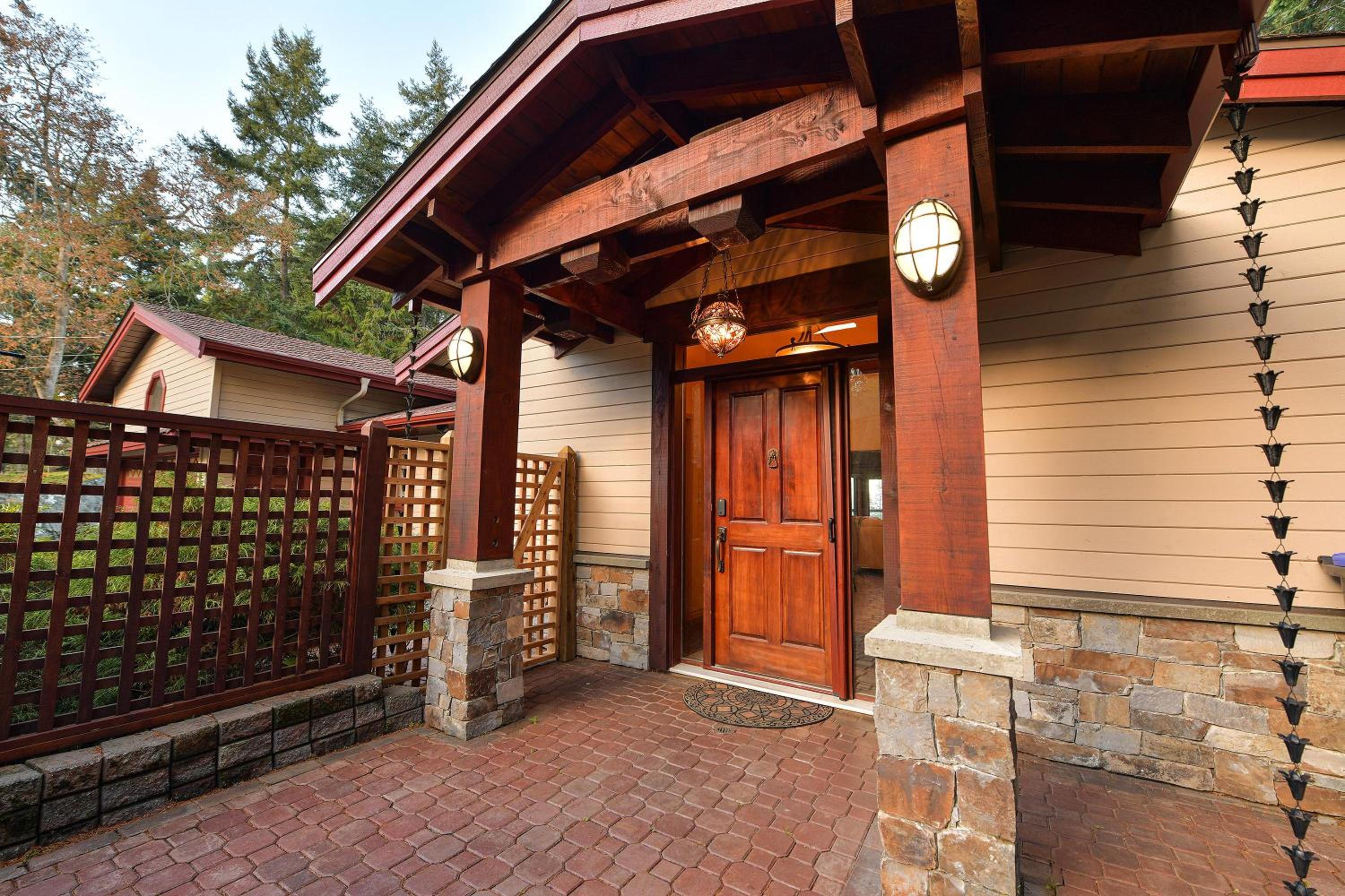 Dolphin House by EMR Vacation Rentals