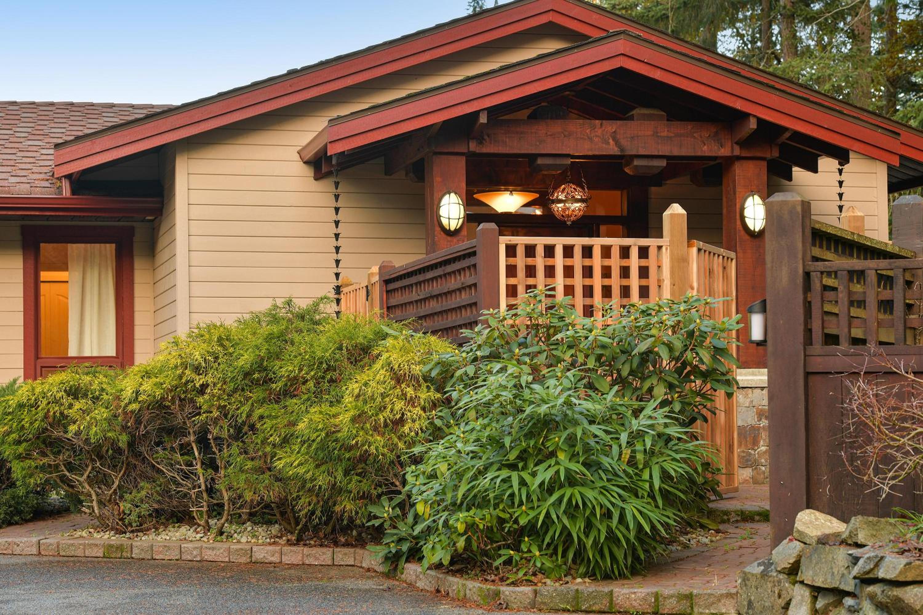 Dolphin House by EMR Vacation Rentals