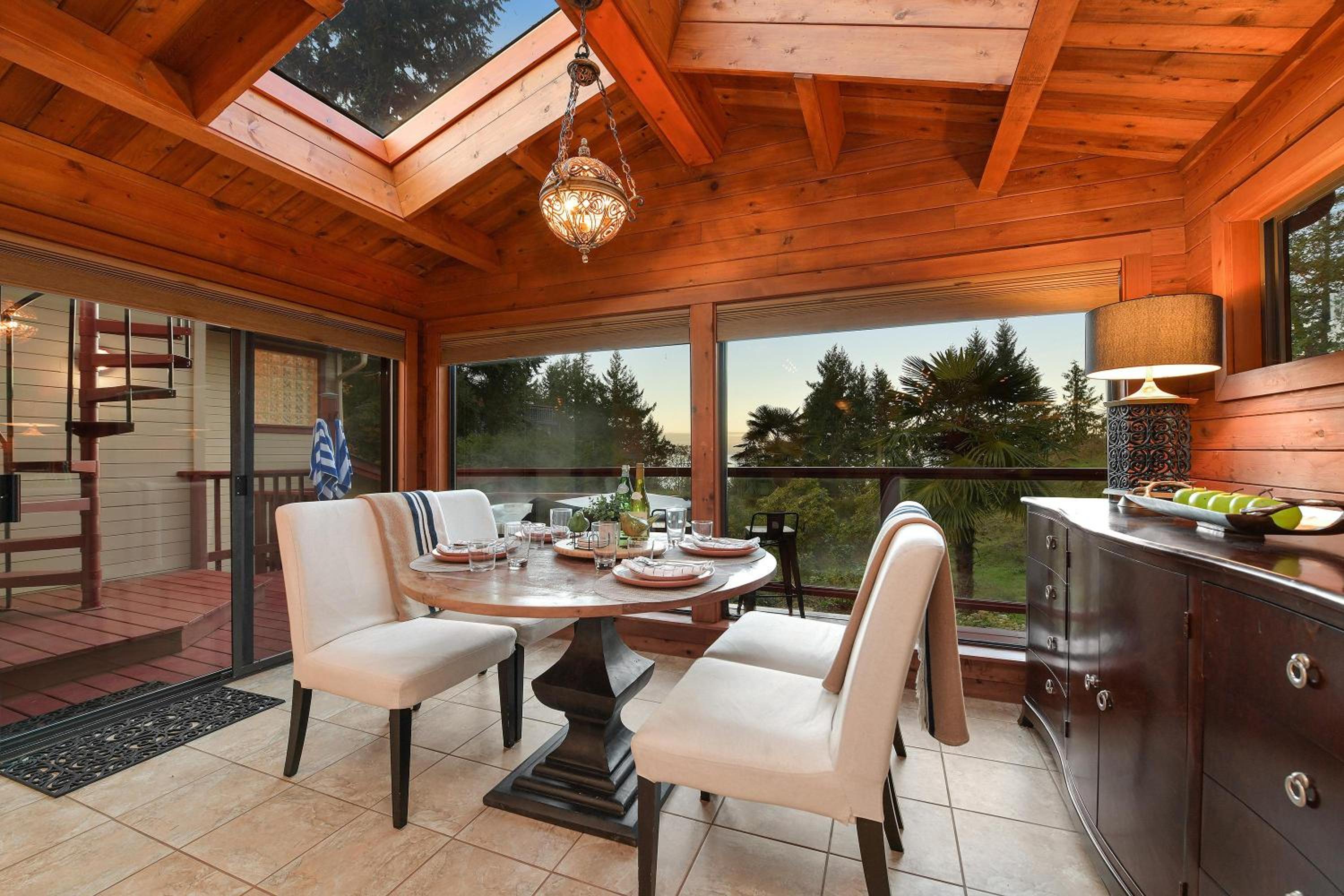 Dolphin House by EMR Vacation Rentals