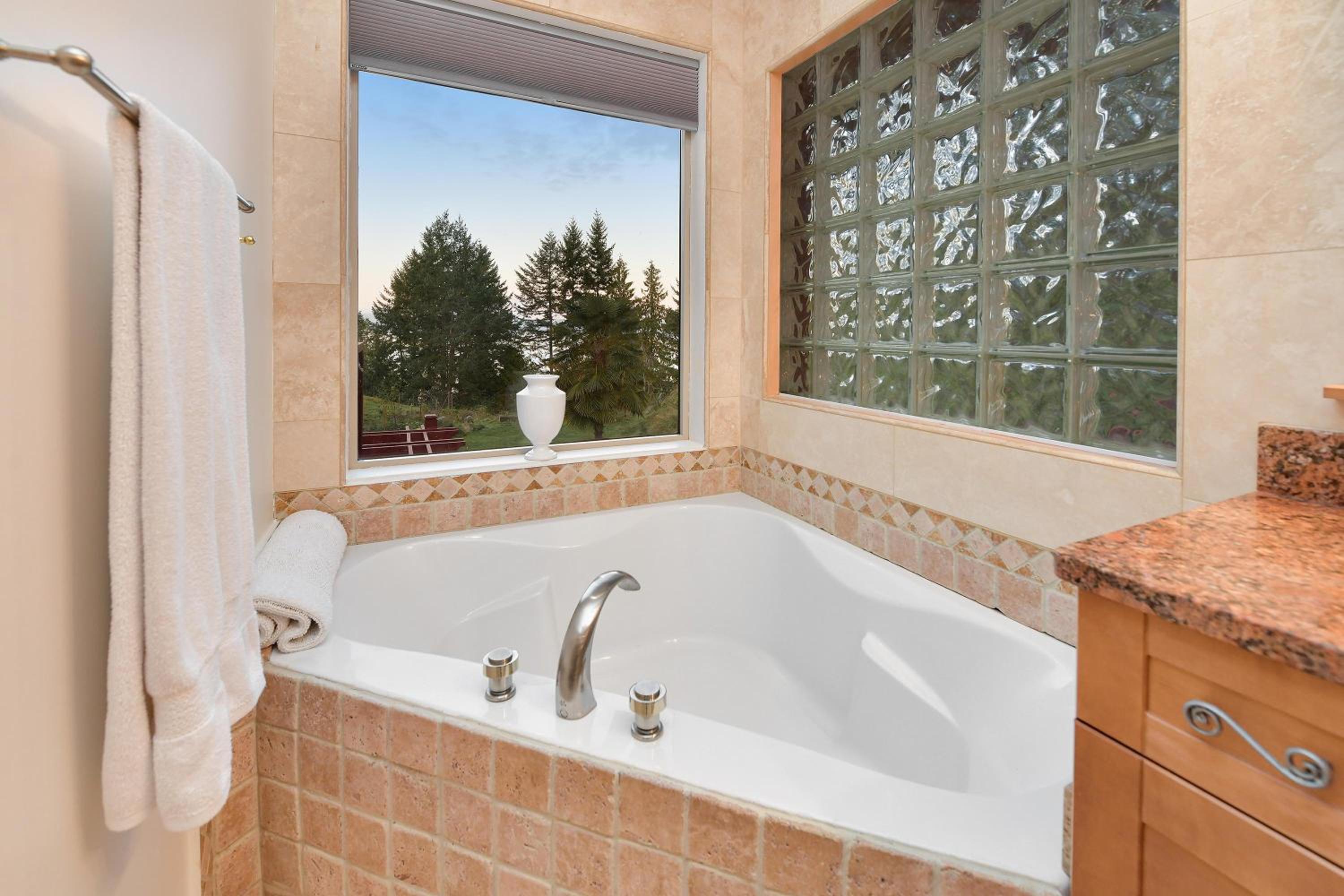 Dolphin House by EMR Vacation Rentals