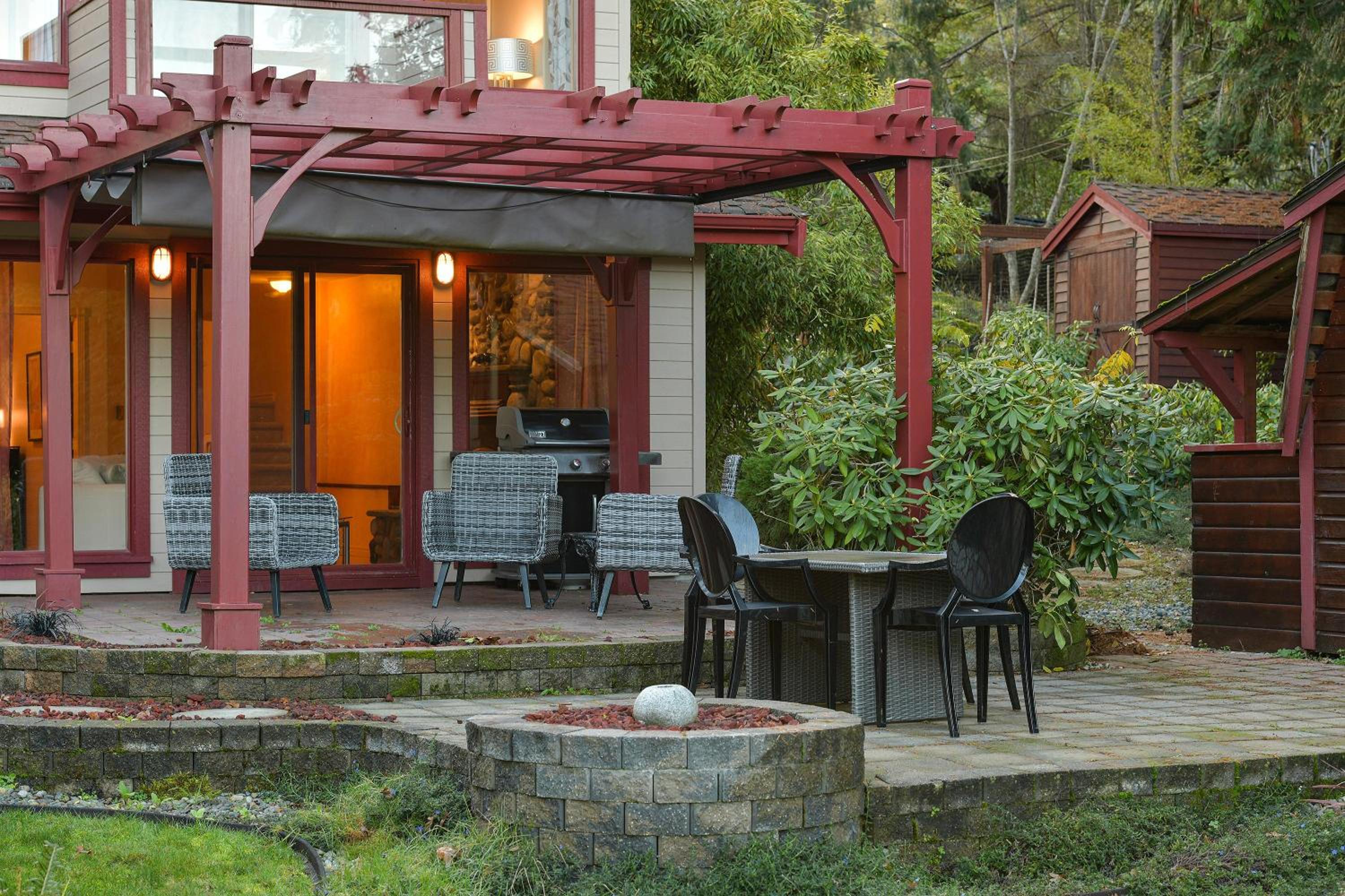 Dolphin House by EMR Vacation Rentals