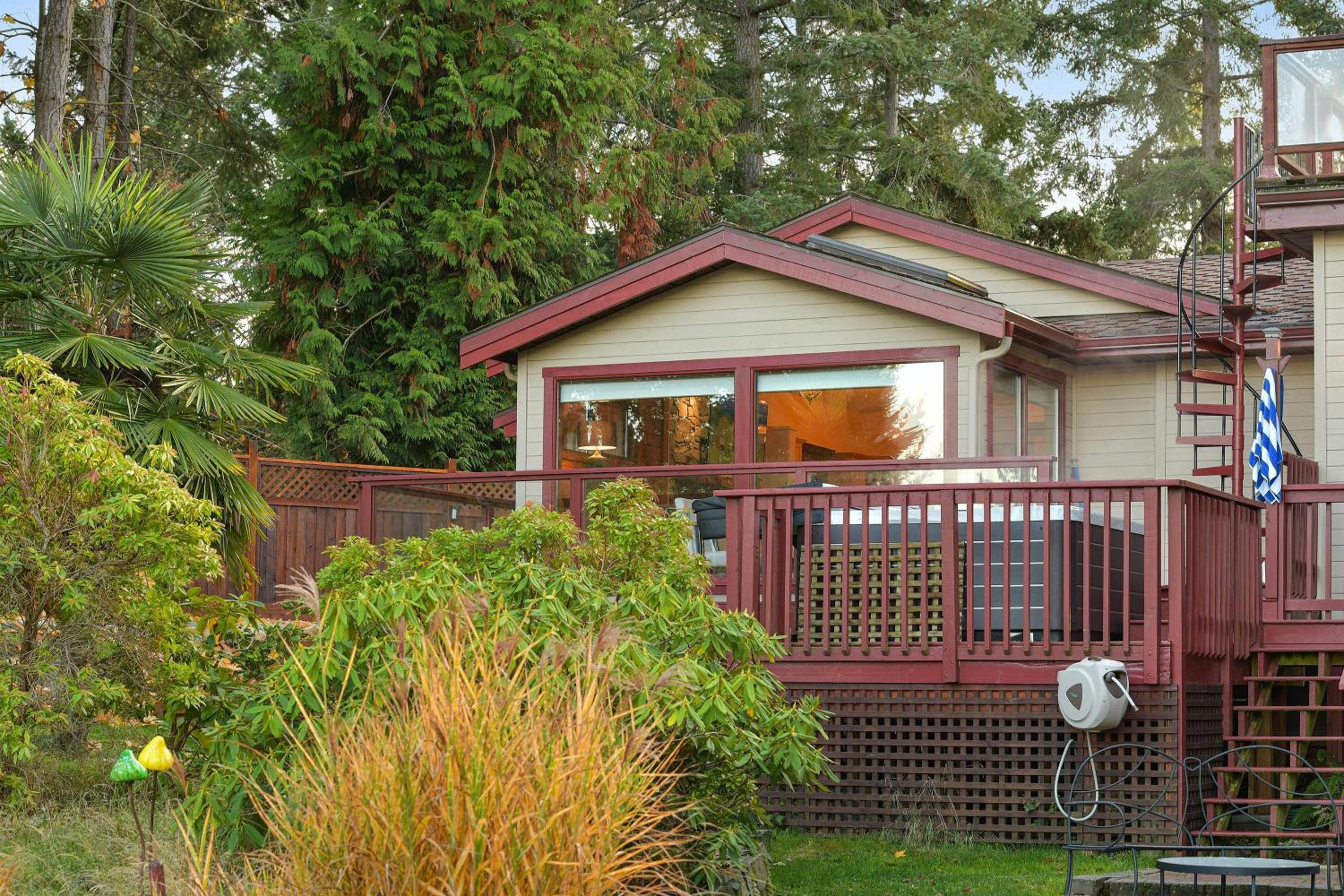 Dolphin House by EMR Vacation Rentals
