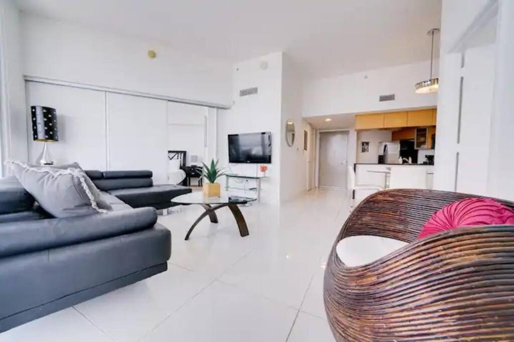 56F 2Bdr PENTHOUSe Mil$ViewBiscaneBayCty FreePKing