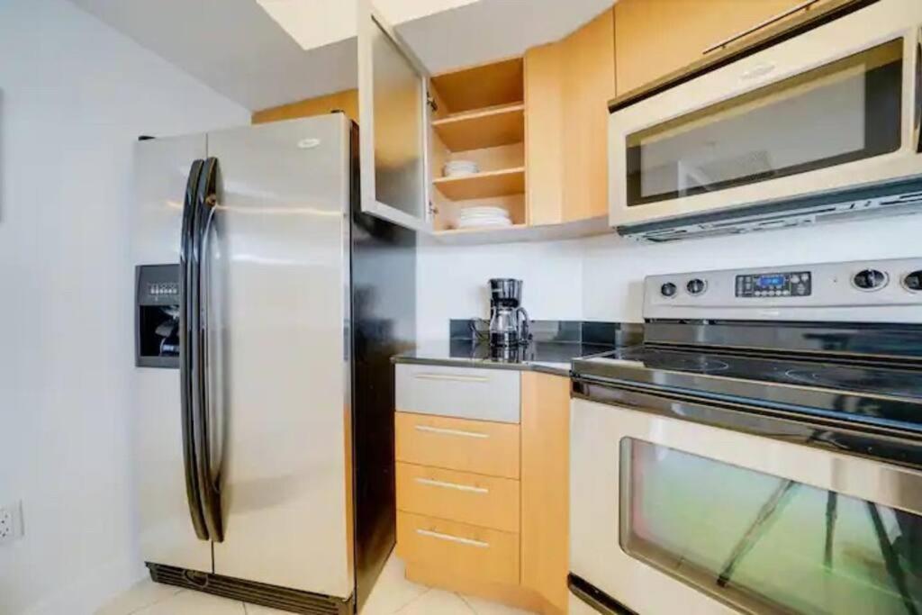 56F 2Bdr PENTHOUSe Mil$ViewBiscaneBayCty FreePKing