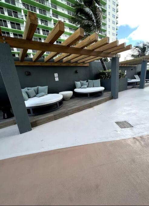 56F 2Bdr PENTHOUSe Mil$ViewBiscaneBayCty FreePKing