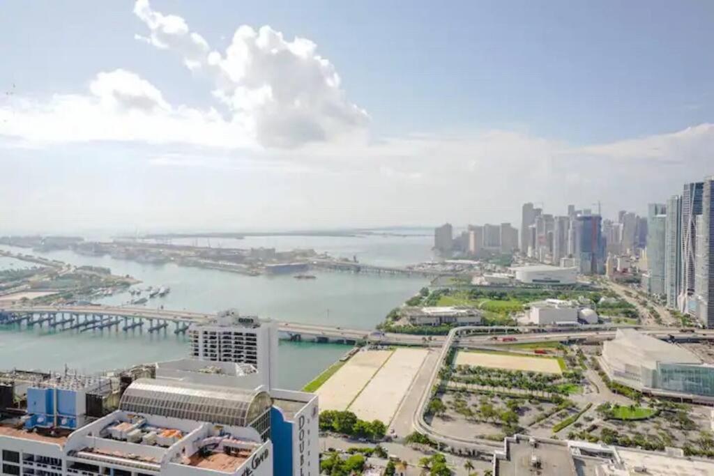 56F 2Bdr PENTHOUSe Mil$ViewBiscaneBayCty FreePKing