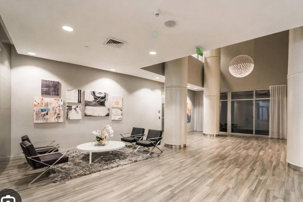 56F 2Bdr PENTHOUSe Mil$ViewBiscaneBayCty FreePKing