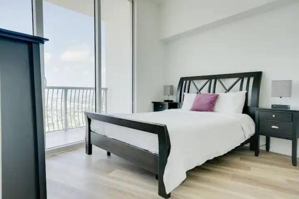 56F 2Bdr PENTHOUSe Mil$ViewBiscaneBayCty FreePKing