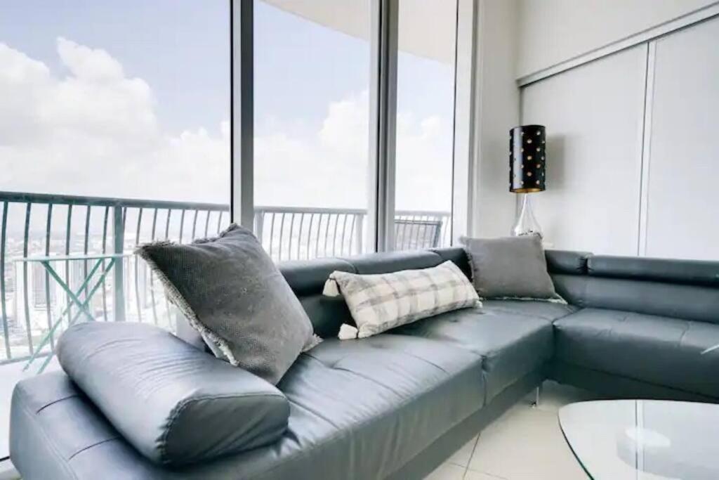 56F 2Bdr PENTHOUSe Mil$ViewBiscaneBayCty FreePKing