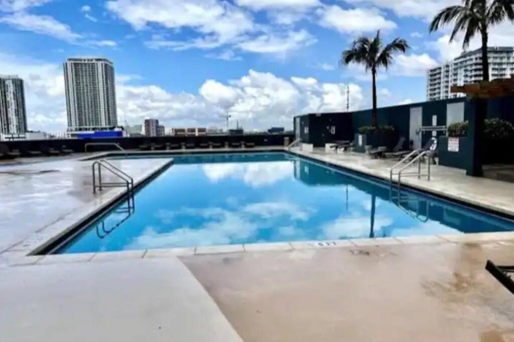 56F 2Bdr PENTHOUSe Mil$ViewBiscaneBayCty FreePKing