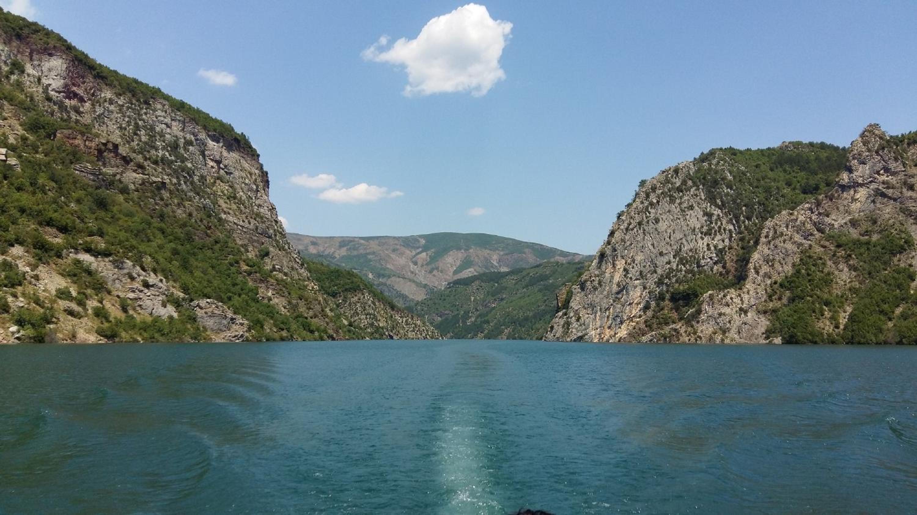 Rozafa Ferry & Accommodation