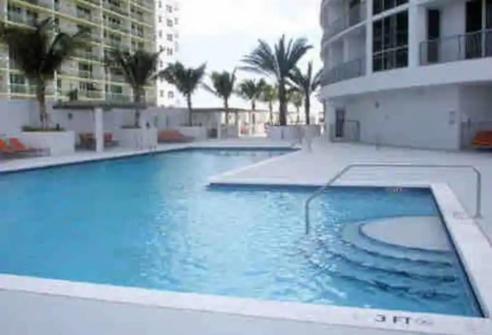 56Floor 2bd 2ba PENTHOUSE 28 Day Minimum Stay Million Dollar View