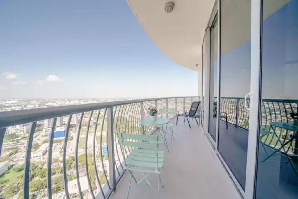 56Floor 2bd 2ba PENTHOUSE 28 Day Minimum Stay Million Dollar View