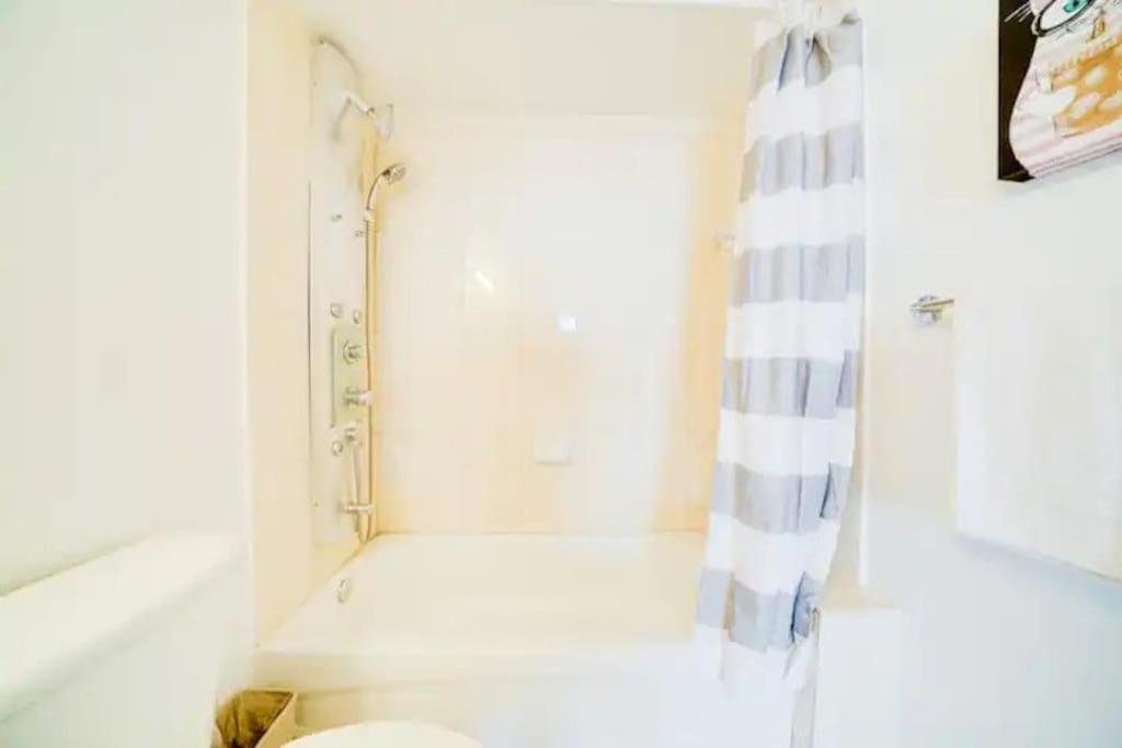 56Floor 2bd 2ba PENTHOUSE 28 Day Minimum Stay Million Dollar View