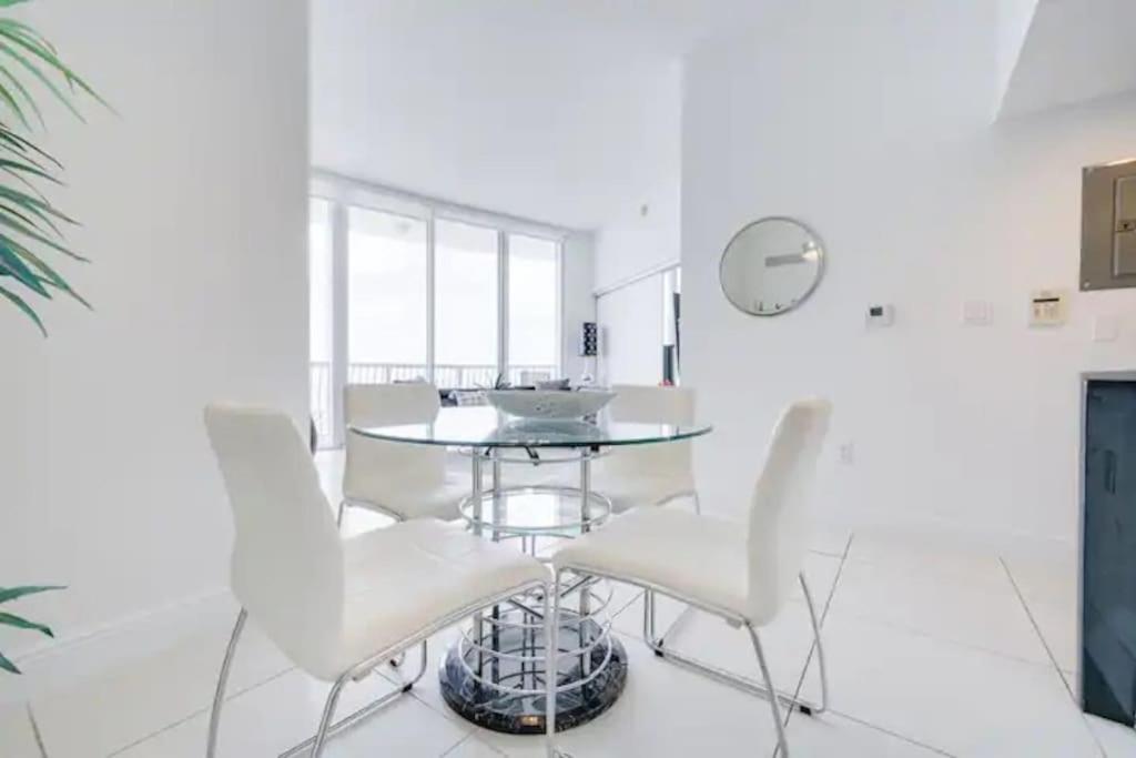56Floor 2bd 2ba PENTHOUSE 28 Day Minimum Stay Million Dollar View
