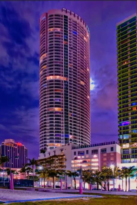 56Floor 2bd 2ba PENTHOUSE 28 Day Minimum Stay Million Dollar View