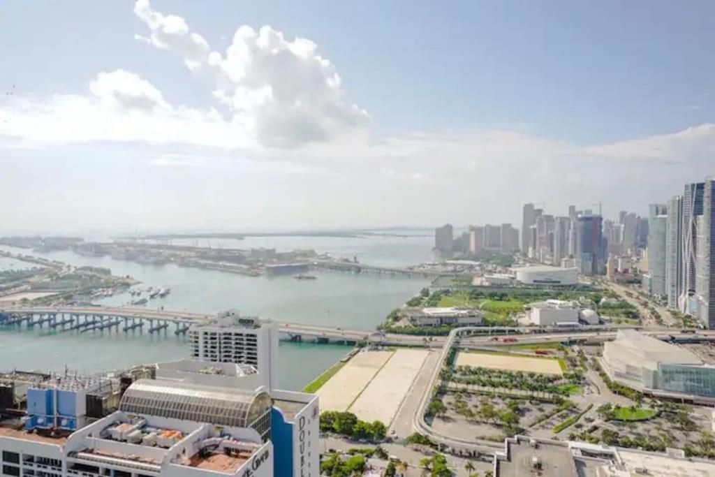 56Floor 2bd 2ba PENTHOUSE 28 Day Minimum Stay Million Dollar View