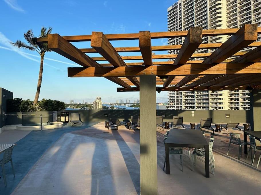 56Floor 2bd 2ba PENTHOUSE 28 Day Minimum Stay Million Dollar View
