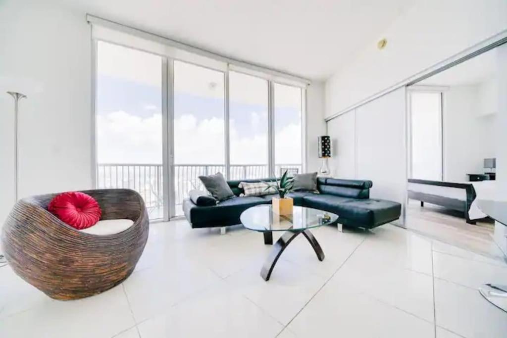 56Floor 2bd 2ba PENTHOUSE 28 Day Minimum Stay Million Dollar View
