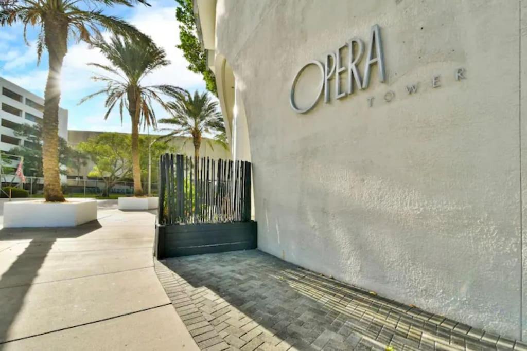 56Floor 2bd 2ba PENTHOUSE 28 Day Minimum Stay Million Dollar View