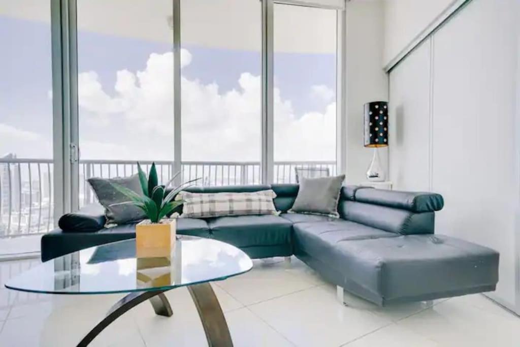 56Floor 2bd 2ba PENTHOUSE 28 Day Minimum Stay Million Dollar View
