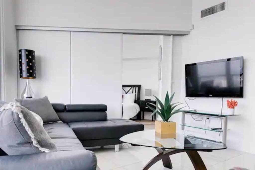56Floor 2bd 2ba PENTHOUSE 28 Day Minimum Stay Million Dollar View