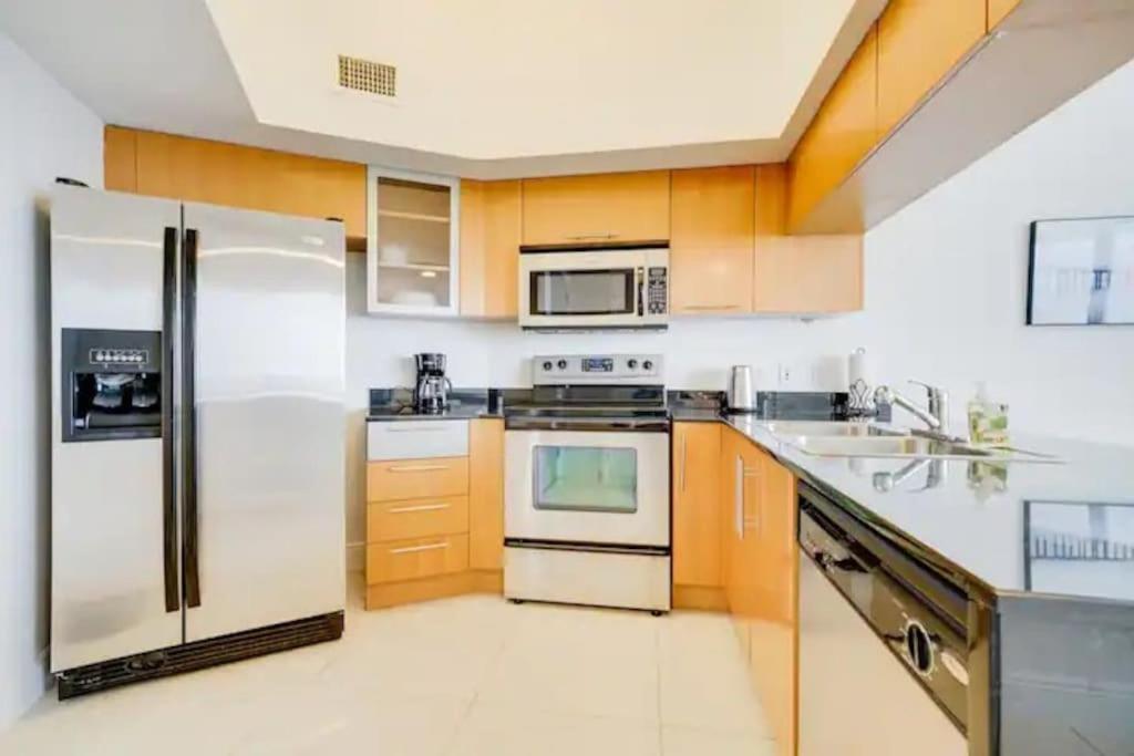 56Floor 2bd 2ba PENTHOUSE 28 Day Minimum Stay Million Dollar View