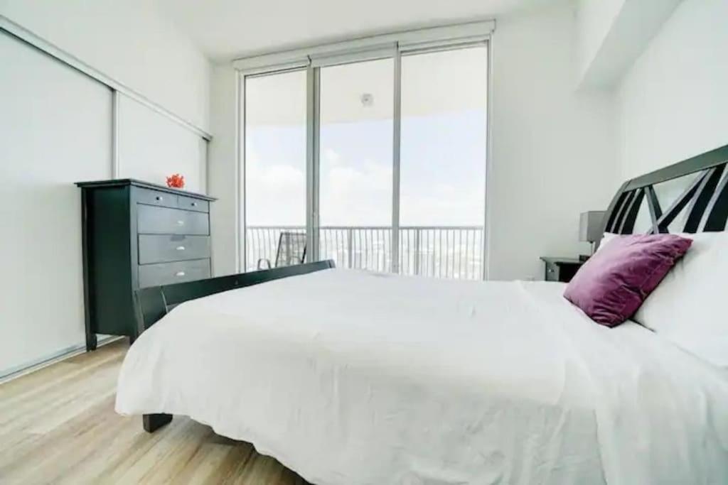 56Floor 2bd 2ba PENTHOUSE 28 Day Minimum Stay Million Dollar View