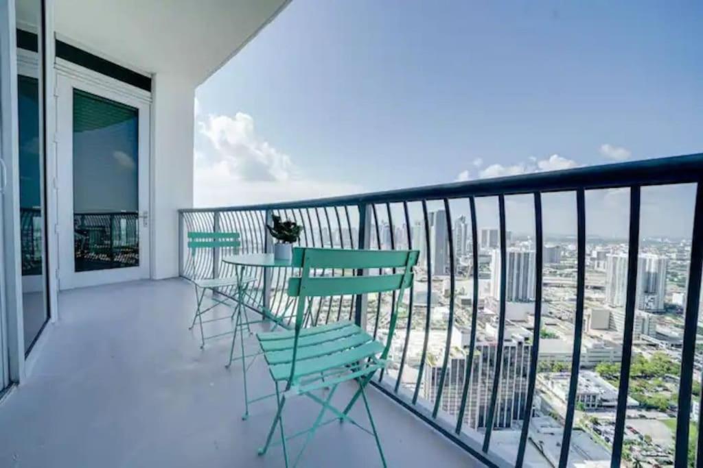 56Floor 2bd 2ba PENTHOUSE 28 Day Minimum Stay Million Dollar View