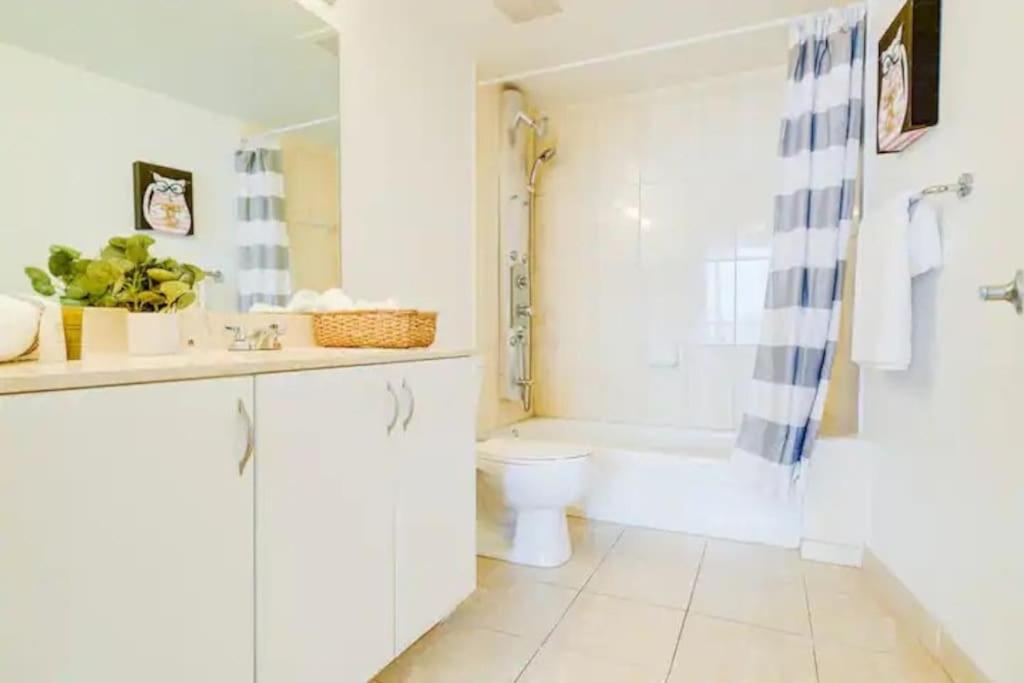 56Floor 2bd 2ba PENTHOUSE 28 Day Minimum Stay Million Dollar View